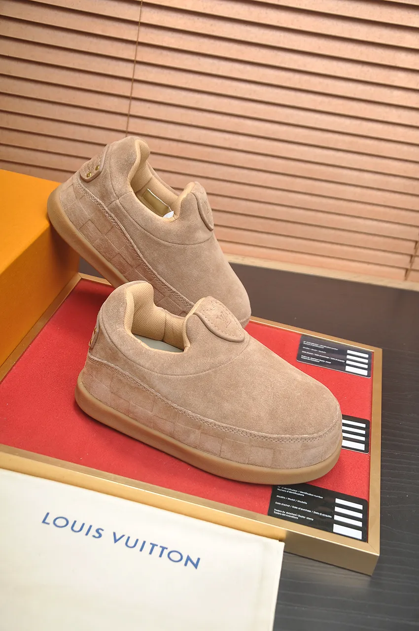 Men's men's shoes💰700💶 🔥New style🔥 LV co-branded nigo, ugly and cute😍Many Internet celebrities have put on their shoes, classic and versatile items.  ❄️Fabric: Imported high mercerized cow suede. ❄️Inner lining: high-grade elastic mesh, ❄️Outsole: original molded outsole, palm print rubber outsole with hidden L letter and Monongram flower ❄️Size: Female 35-41 (Female 41 customized), Male 39-46 (45-46 customized)